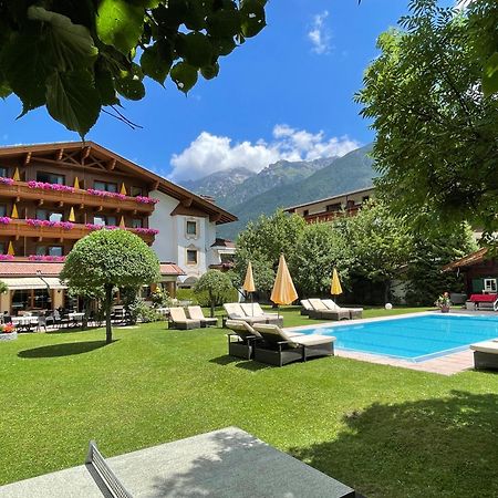 Alpenhotel Tirolerhof Neustift im Stubaital Eksteriør billede